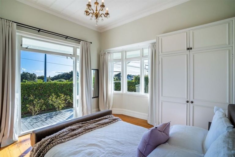 Photo of property in 249 Glenfield Road, Hillcrest, Auckland, 0627