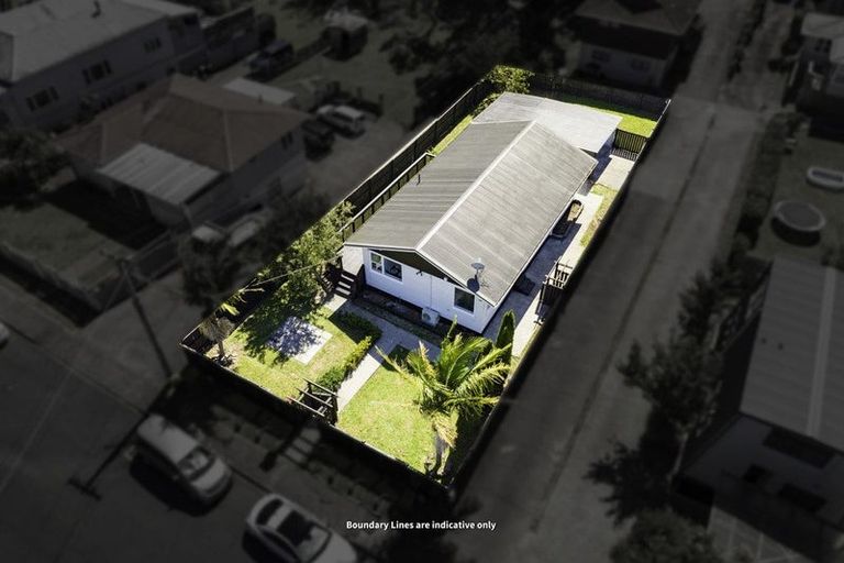 Photo of property in 19 Ribblesdale Road, Henderson, Auckland, 0612