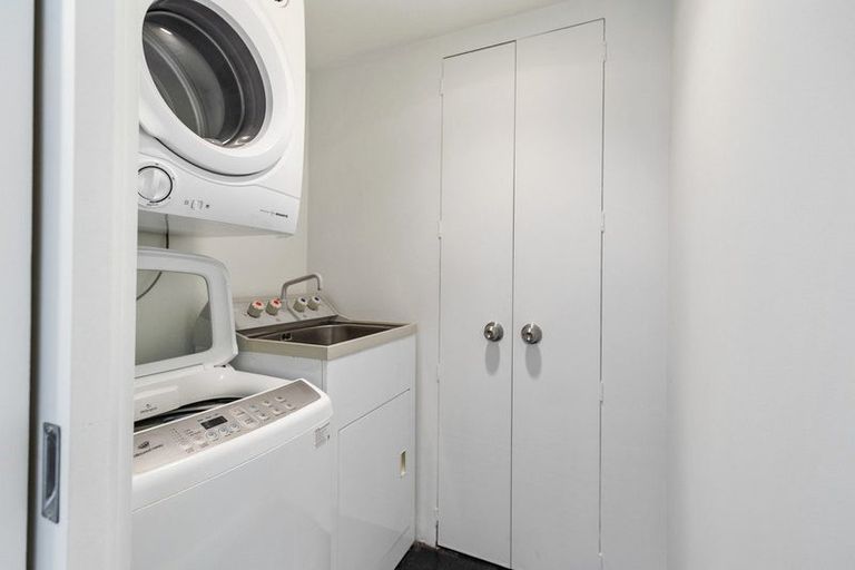 Photo of property in 4/10 Marine Parade, Mount Maunganui, 3116