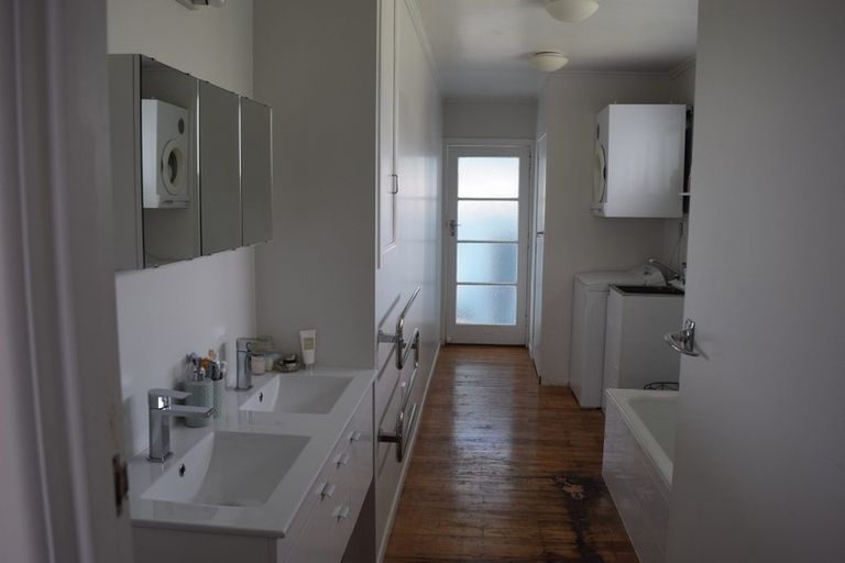 Photo of property in 11 Beulah Avenue, Rothesay Bay, Auckland, 0630