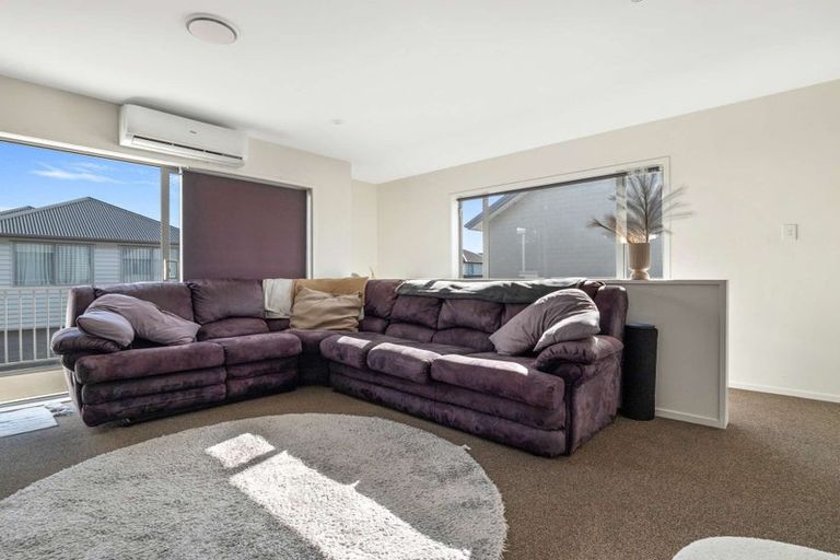 Photo of property in 2/26 Hollowout Street, Takanini, 2112