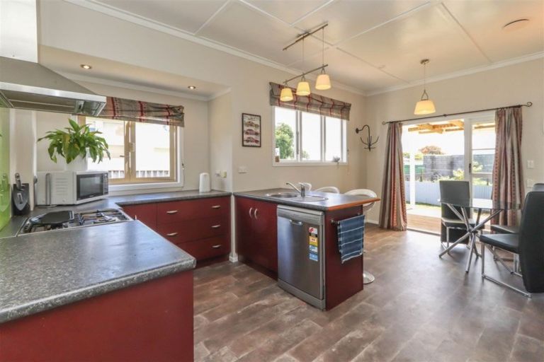 Photo of property in 4 Mamaku Street, Inglewood, 4330