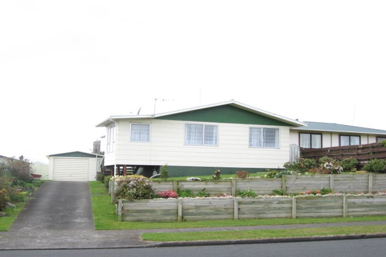 Photo of property in 32 Gardenia Avenue, Bell Block, New Plymouth, 4312