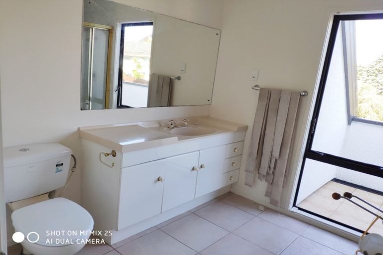 Photo of property in 10 Forsythe Place, Massey, Auckland, 0614