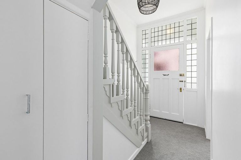 Photo of property in 18 Newman Terrace, Thorndon, Wellington, 6011