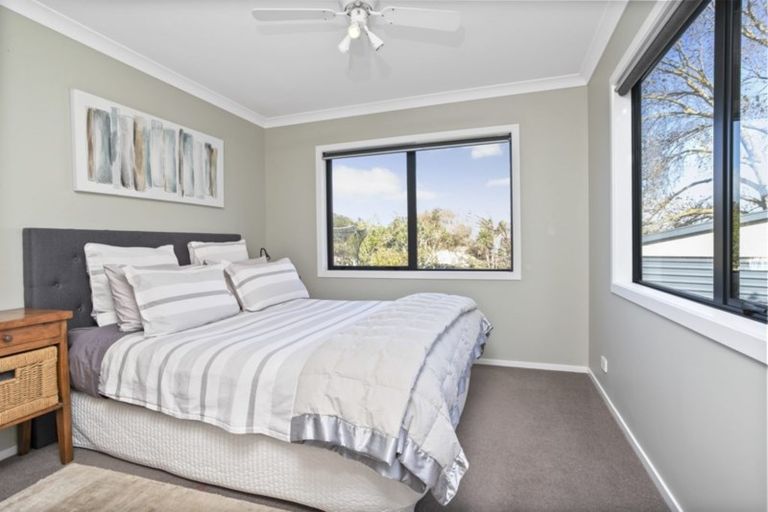 Photo of property in 8 Kiekie Road, Mangere Bridge, Auckland, 2022