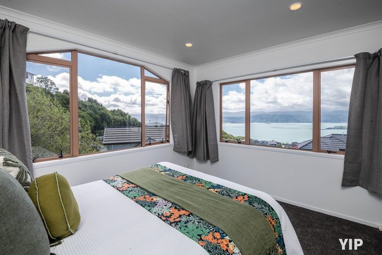 Photo of property in 37 Dress Circle, Newlands, Wellington, 6037