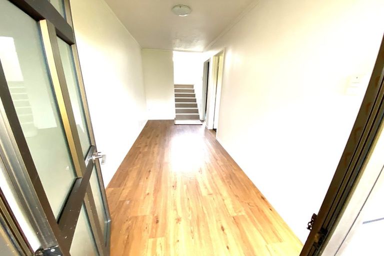Photo of property in 11 Birman Close, Half Moon Bay, Auckland, 2012
