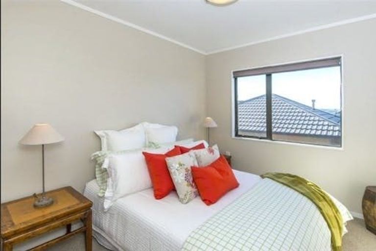 Photo of property in 31 Nalanda Crescent, Broadmeadows, Wellington, 6035