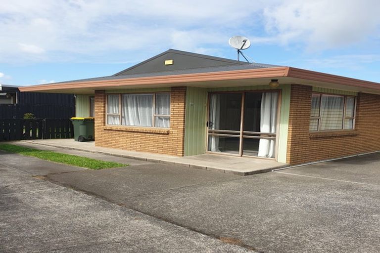 Photo of property in 17a Edgewater Parade, Waiuku, 2123