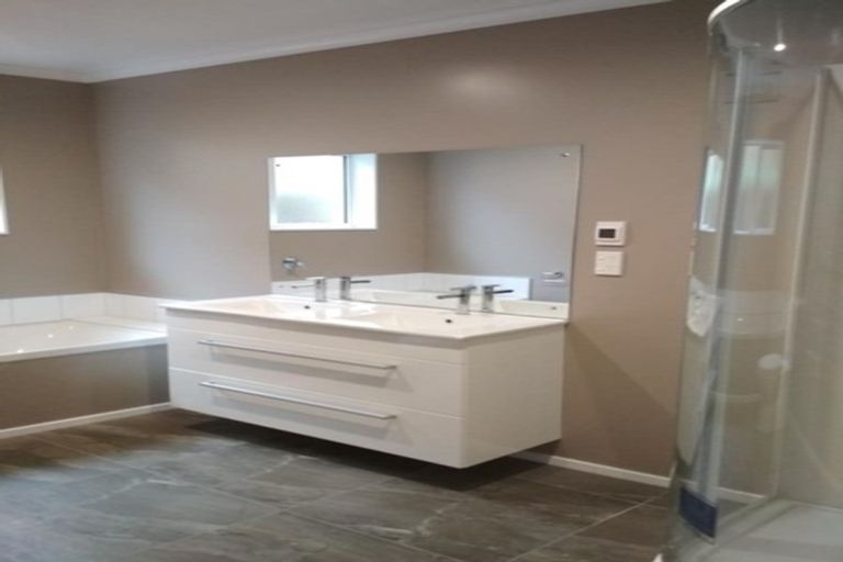 Photo of property in 114 Amesbury Drive, Churton Park, Wellington, 6037