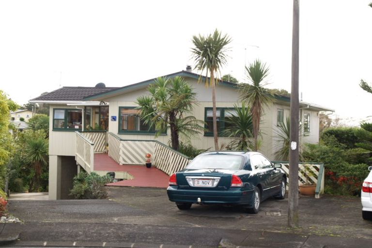 Photo of property in 18 Reydon Place, Cockle Bay, Auckland, 2014