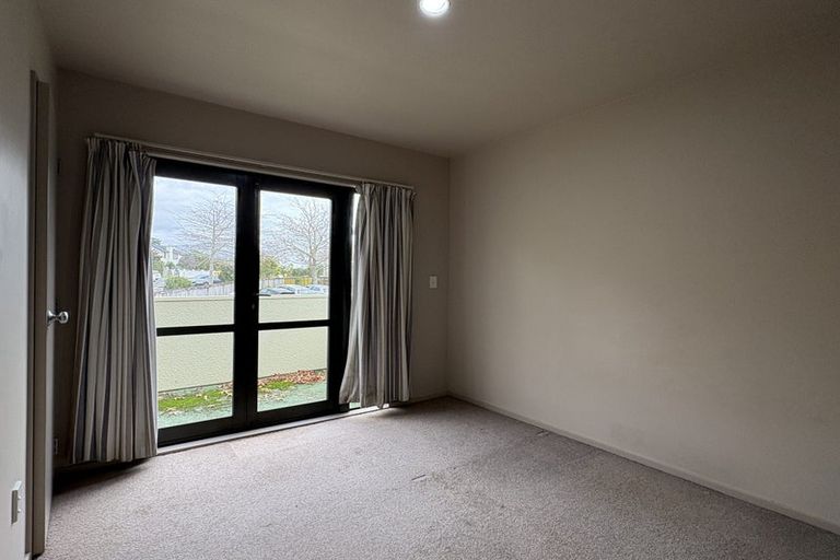 Photo of property in 9/3 Orwell Road, Greenhithe, Auckland, 0632