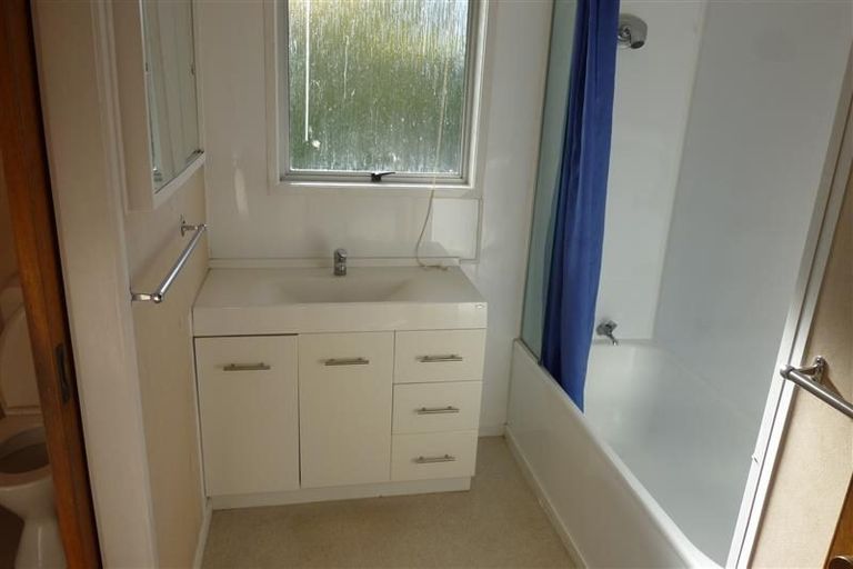 Photo of property in 3 Waari Avenue, Sunnyvale, Auckland, 0612