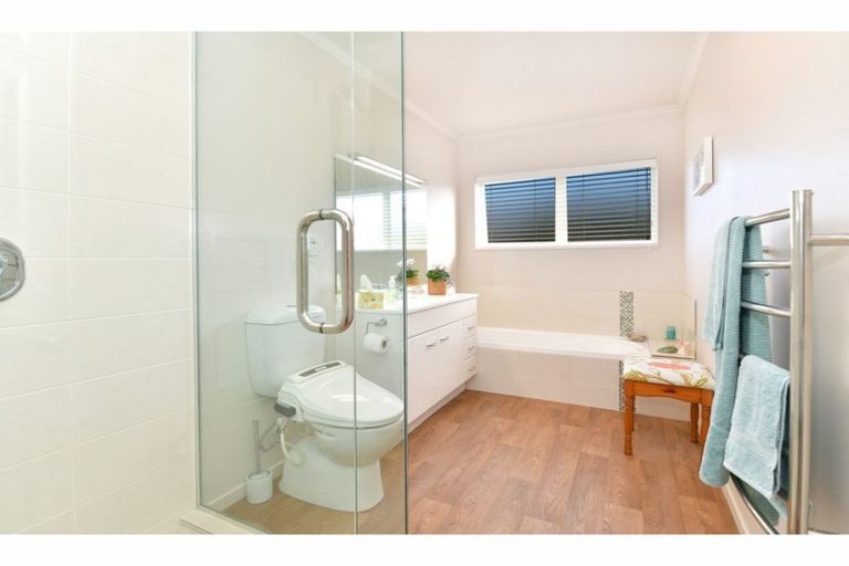 Photo of property in 4 Astor Place, Orewa, 0931