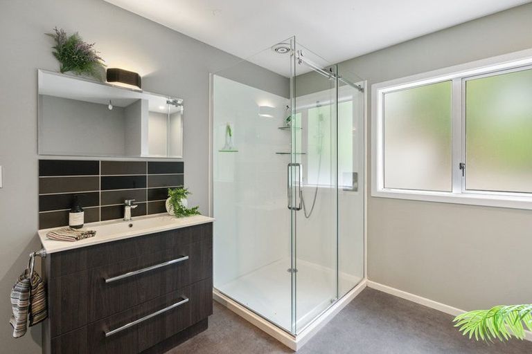 Photo of property in 70 Glen Road, Raumati South, Paraparaumu, 5032