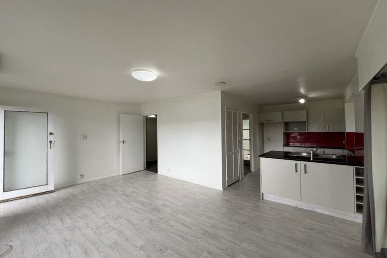 Photo of property in 1/8 Tusac Place, Totara Vale, Auckland, 0627