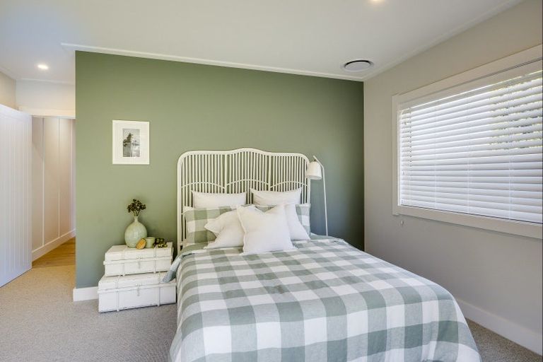 Photo of property in 71 Oak Road, Poraiti, Napier, 4112