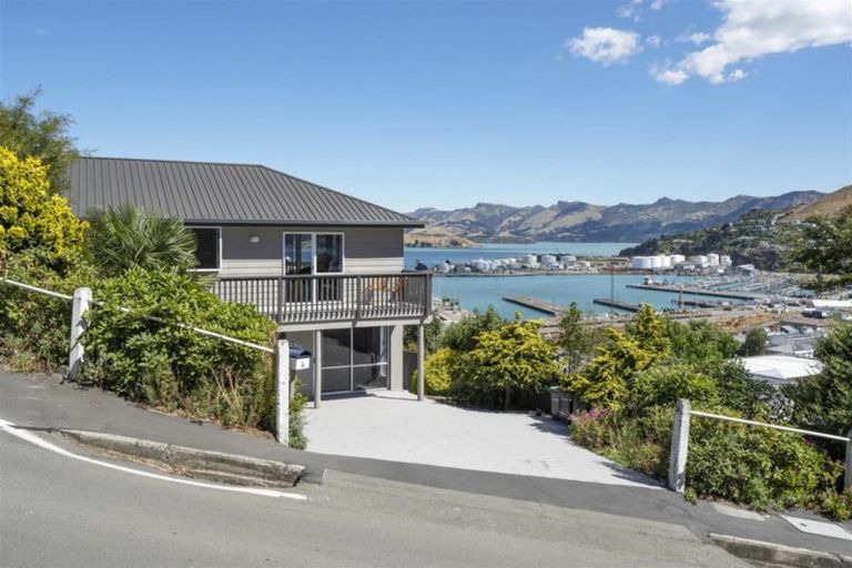 Photo of property in 4 Stevensons Steep, Lyttelton, 8082