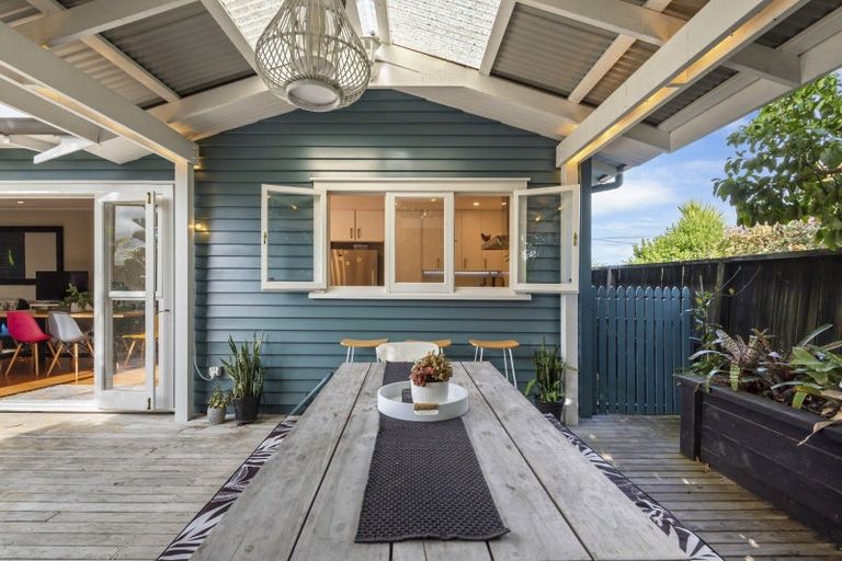 Photo of property in 1/92 Norwood Road, Bayswater, Auckland, 0622