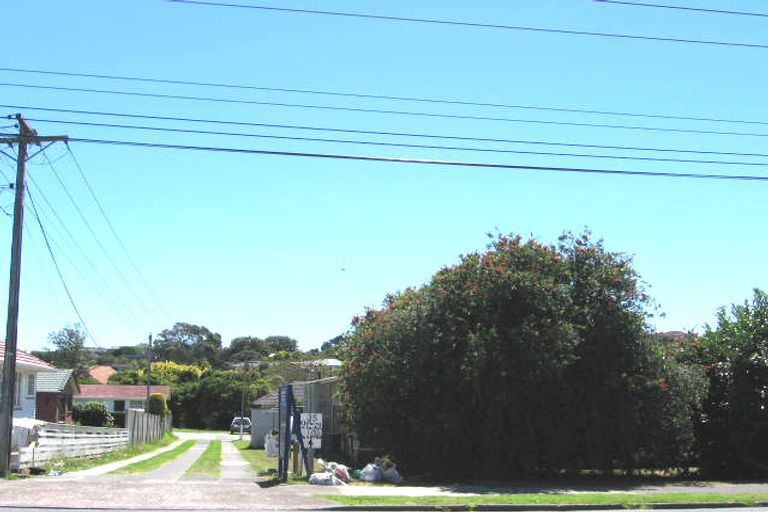 Photo of property in 2/35 Shakespeare Road, Milford, Auckland, 0620