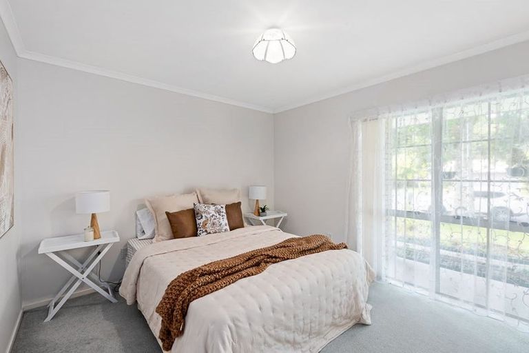 Photo of property in 16 Vanderbilt Parade, Albany, Auckland, 0632