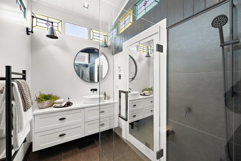 Photo of property in 70 Pomona Road, Kumeu, 0891