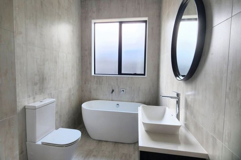 Photo of property in 17 Babina Avenue, Kumeu, 0810