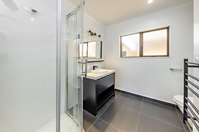 Photo of property in 3 Aztec Place, Conifer Grove, Takanini, 2112