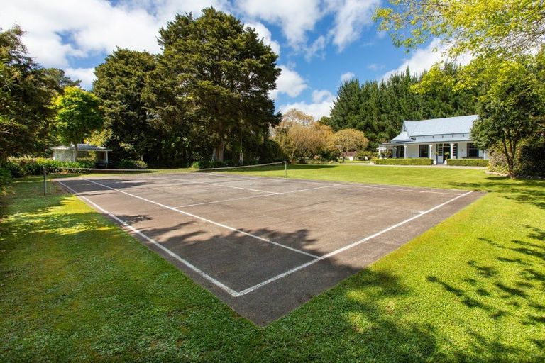 Photo of property in 6 Totara Road, Kumeroa, Woodville, 4997