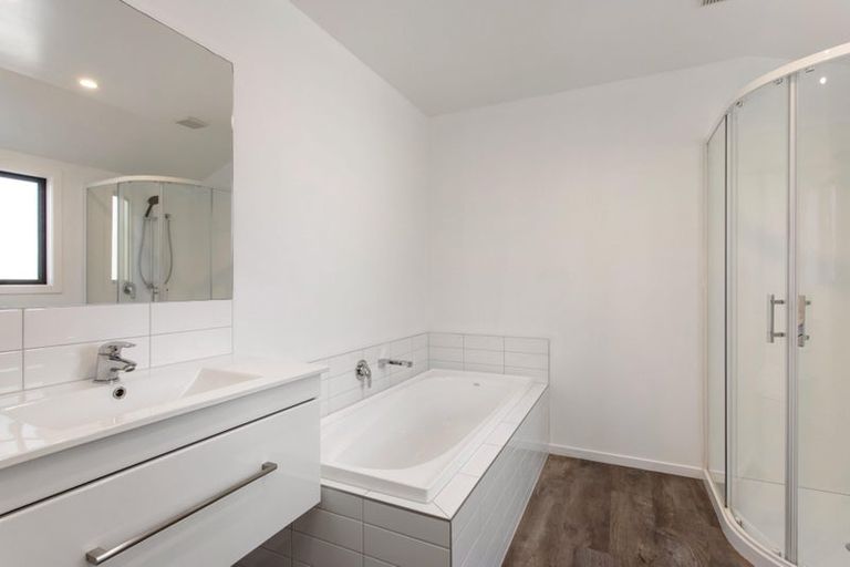 Photo of property in 2/4 Nova Place, Christchurch Central, Christchurch, 8011