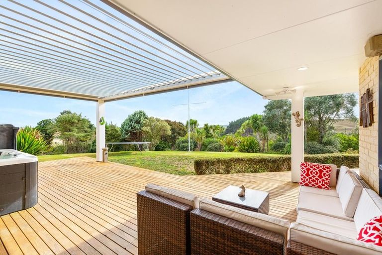 Photo of property in 132 Muriwai Valley Road, Muriwai, Waimauku, 0881