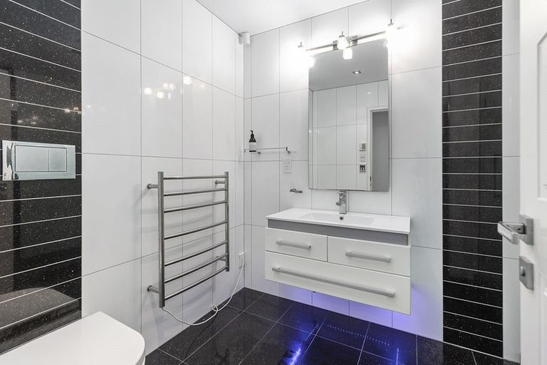 Photo of property in 56 Tamworth Crescent, Newlands, Wellington, 6037