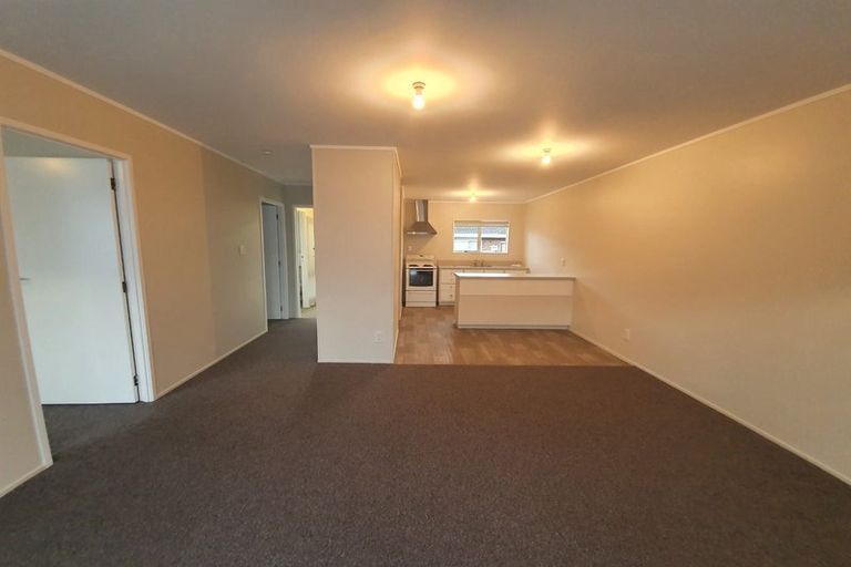 Photo of property in 2/11 Challen Close, Conifer Grove, Takanini, 2112