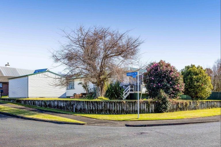 Photo of property in 2 Handley Place, Glen Avon, New Plymouth, 4312