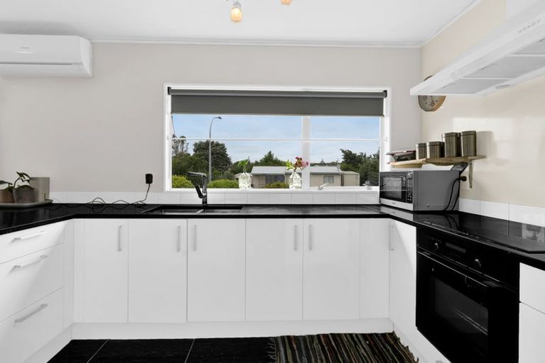 Photo of property in 2/6 Wicklow Place, Bell Block, New Plymouth, 4312