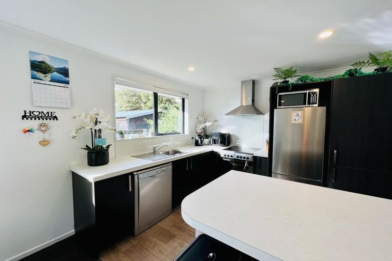 Photo of property in 28 Railway Terrace East, Glentunnel, Sheffield, 7673