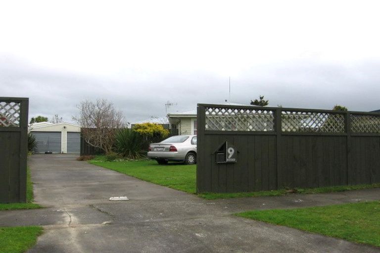 Photo of property in 9 Motuoapa Place, Kelvin Grove, Palmerston North, 4414
