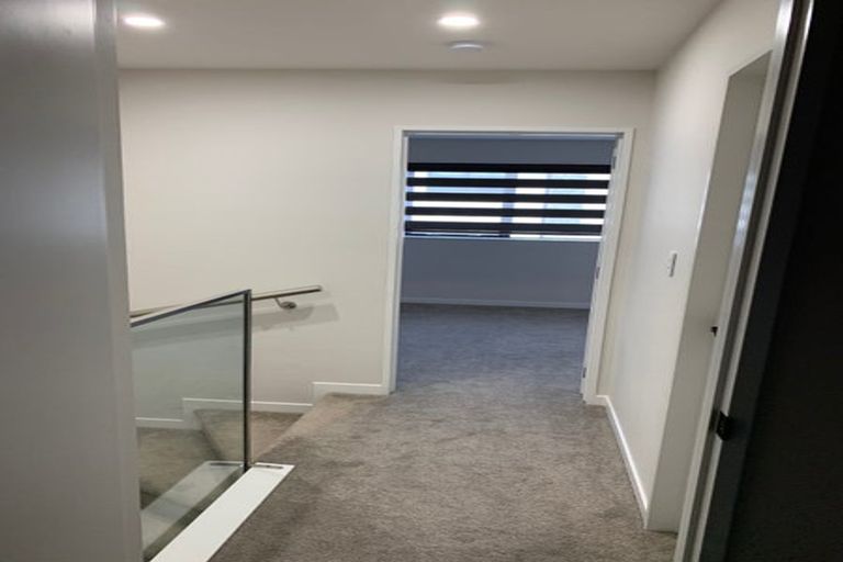 Photo of property in 3/110 Beach Road, Te Atatu Peninsula, 0610