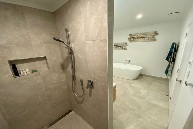 Photo of property in 927 East Coast Road, Northcross, Auckland, 0632