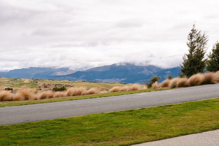 Photo of property in 35 Jacks Point Rise, Jacks Point, Queenstown, 9371