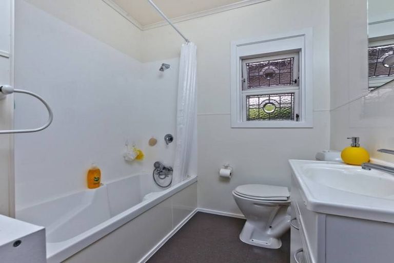 Photo of property in 20 Alexander Avenue, Torbay, Auckland, 0630