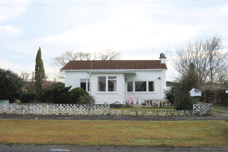 Photo of property in 23 Oxford Street, Fairfield, Hamilton, 3214