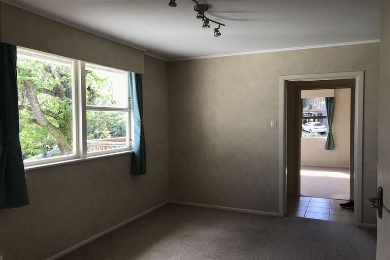 Photo of property in 10 Havelle Avenue, Titirangi, Auckland, 0604