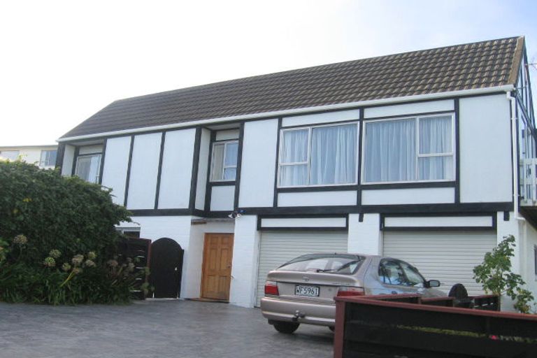 Photo of property in 2 Lauderdale Road, Papakowhai, Porirua, 5024