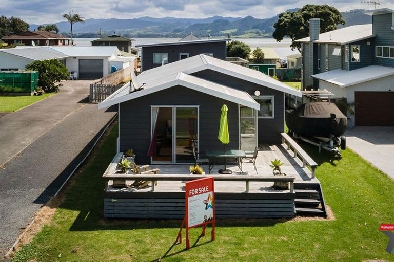 Photo of property in 16 Tatai Road, Bowentown, Waihi Beach, 3177