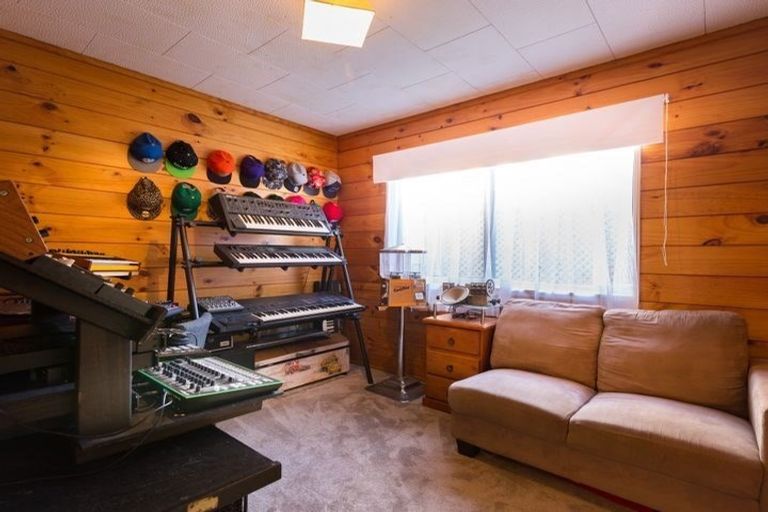 Photo of property in 1/25 Cron Avenue, Te Atatu South, Auckland, 0610