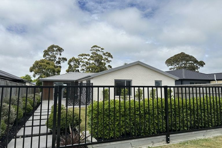 Photo of property in 16 John Raven Lane, Woodend, 7610