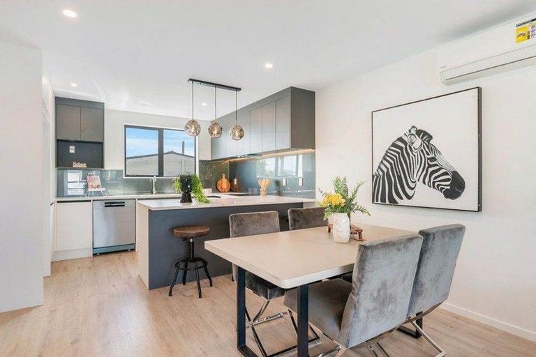 Photo of property in 2/18 Sylvan Crescent, Te Atatu South, Auckland, 0610