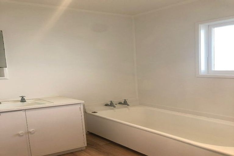 Photo of property in 9 Markham Place, Bucklands Beach, Auckland, 2012